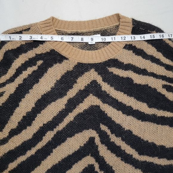 American Eagle Sweater Tan Black Tiger Animal Print Fuzzy Wool Blend Cropped XS - Picture 7 of 13